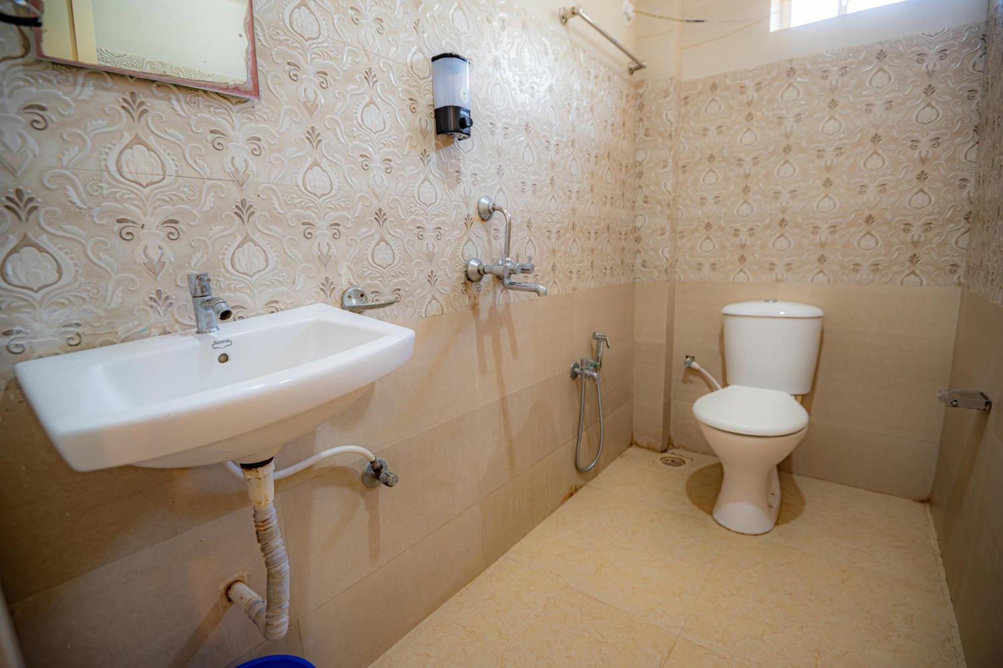 Morjim Sea Waves-Beach Front Hotel מראה חיצוני תמונה