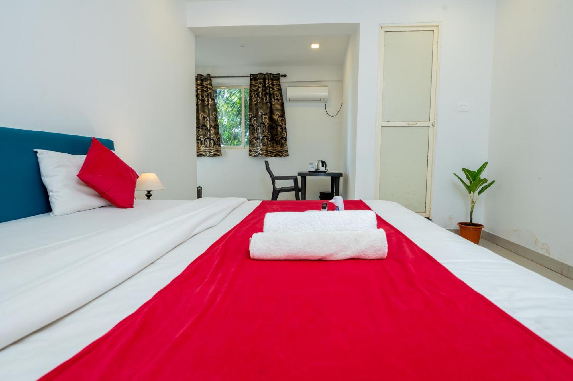 Morjim Sea Waves-Beach Front Hotel מראה חיצוני תמונה