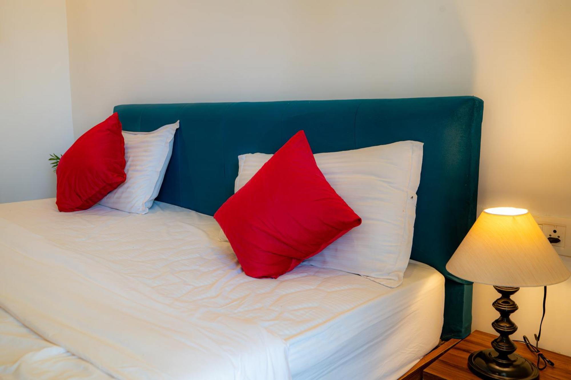 Morjim Sea Waves-Beach Front Hotel מראה חיצוני תמונה