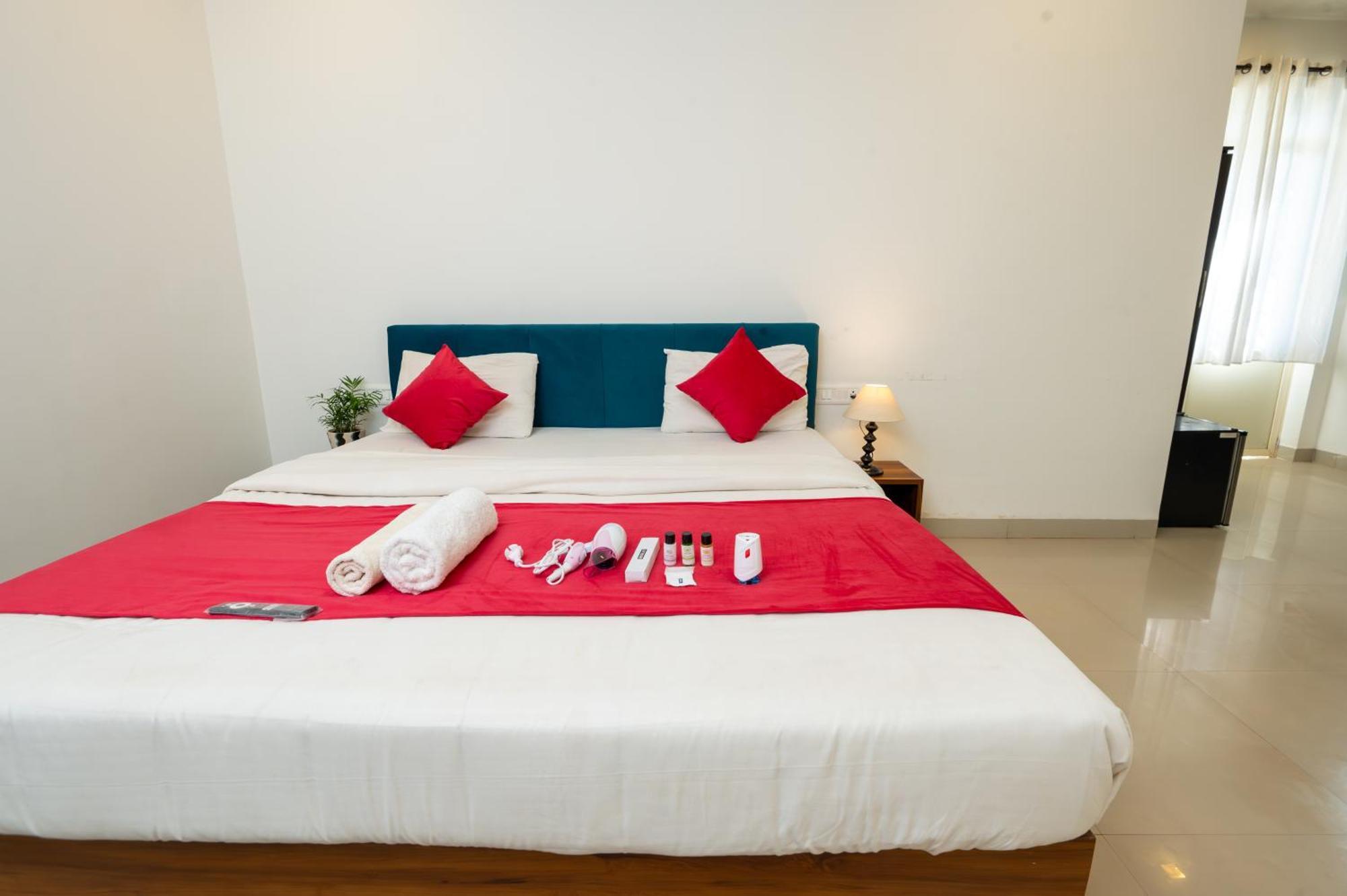 Morjim Sea Waves-Beach Front Hotel מראה חיצוני תמונה