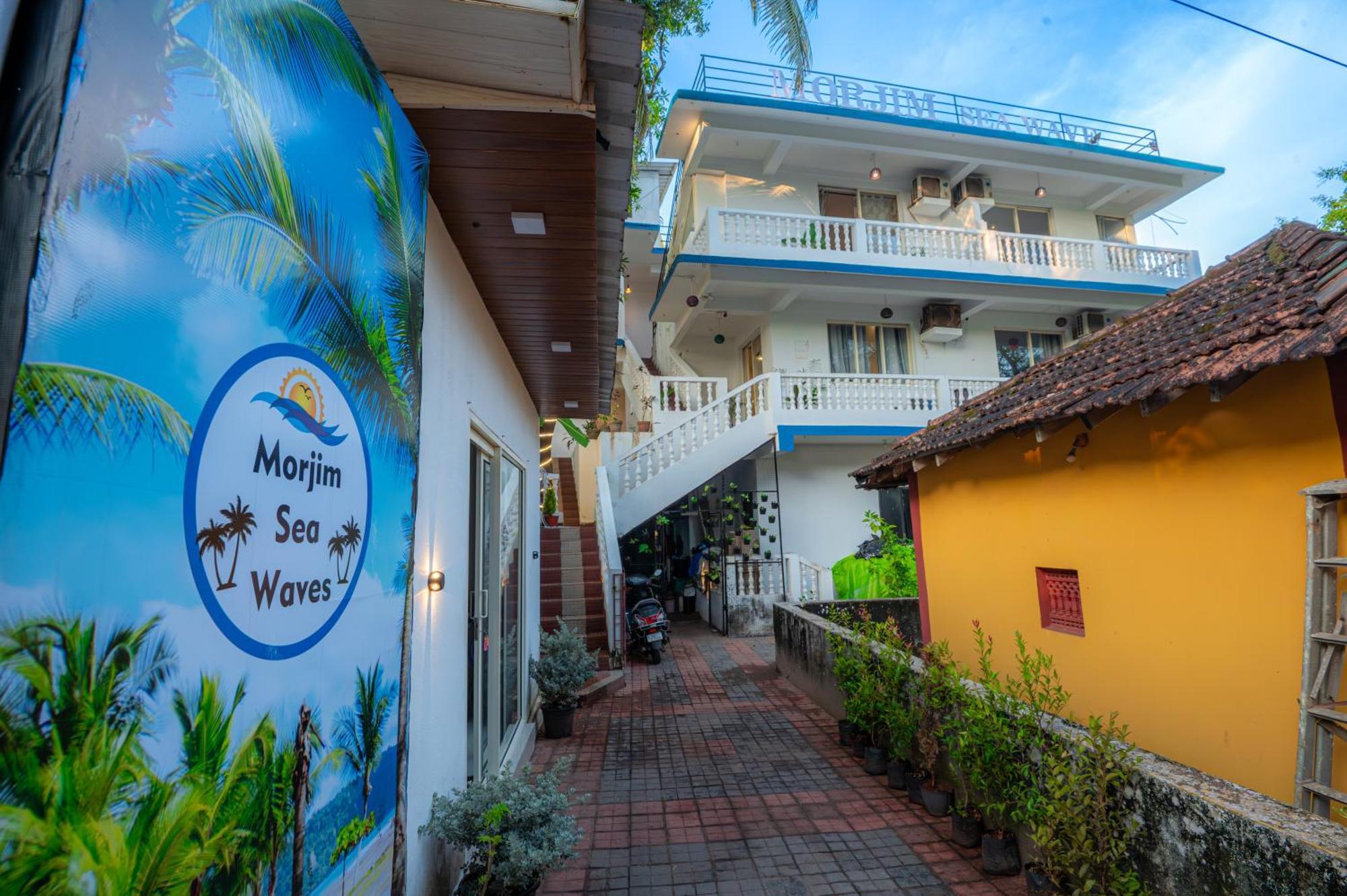 Morjim Sea Waves-Beach Front Hotel מראה חיצוני תמונה