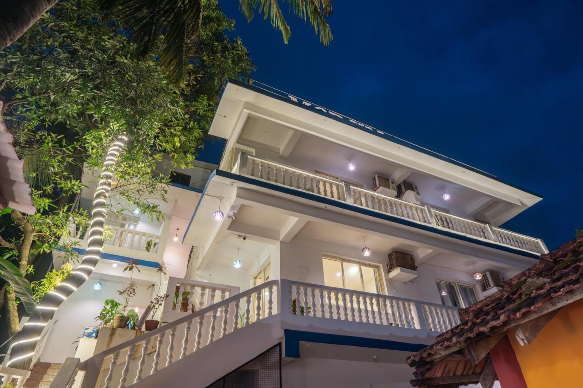 Morjim Sea Waves-Beach Front Hotel מראה חיצוני תמונה